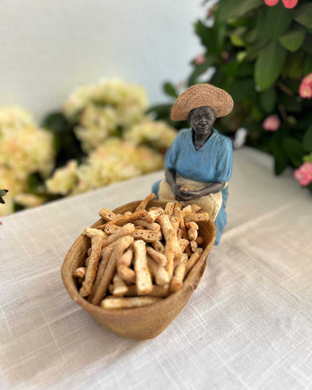 Figura con cesta