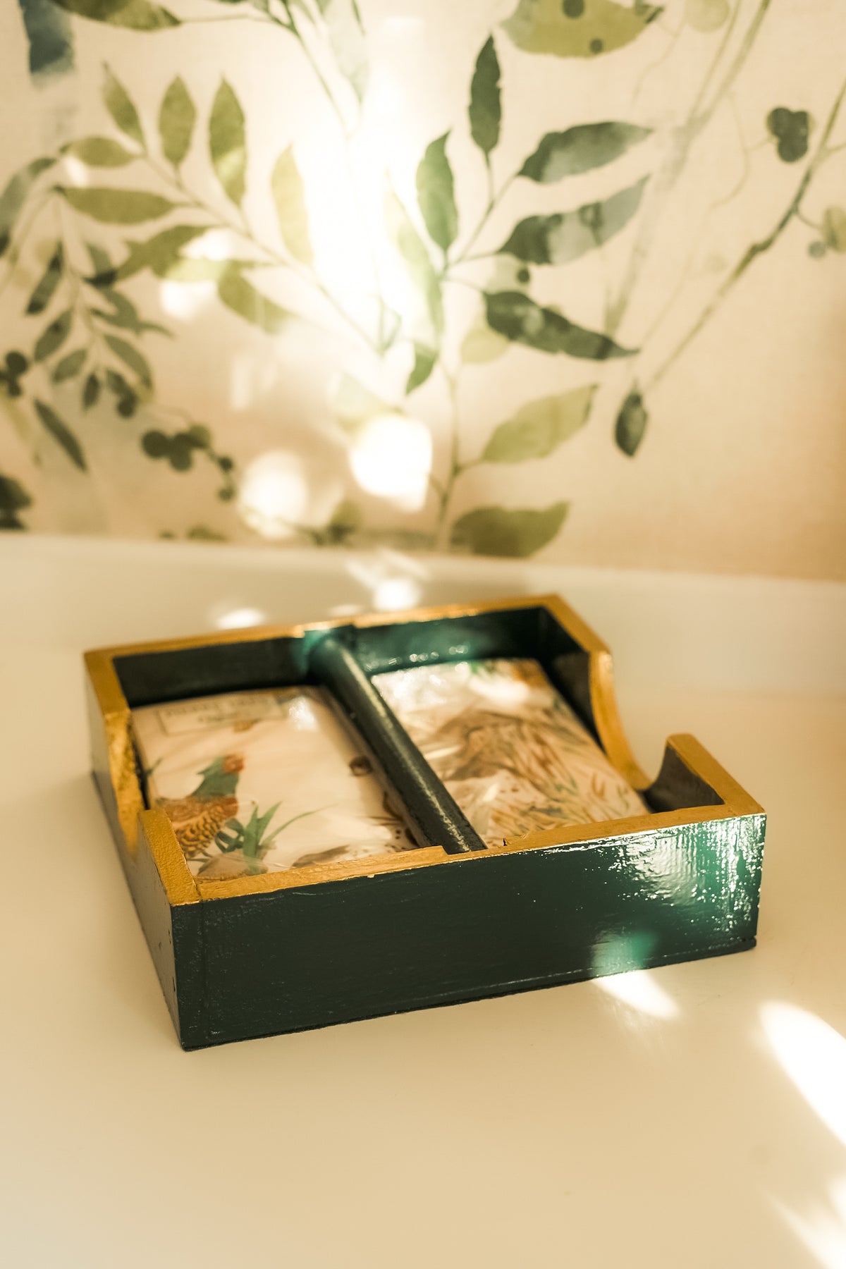 Servilletero de madera verde carruaje
