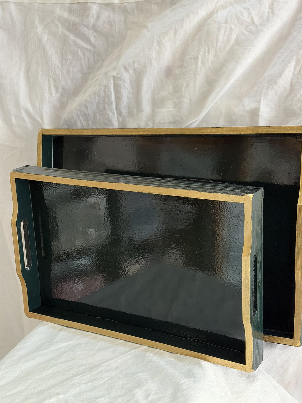 Bandejas de madera verde carruaje con marco dorado, grande y pequeña