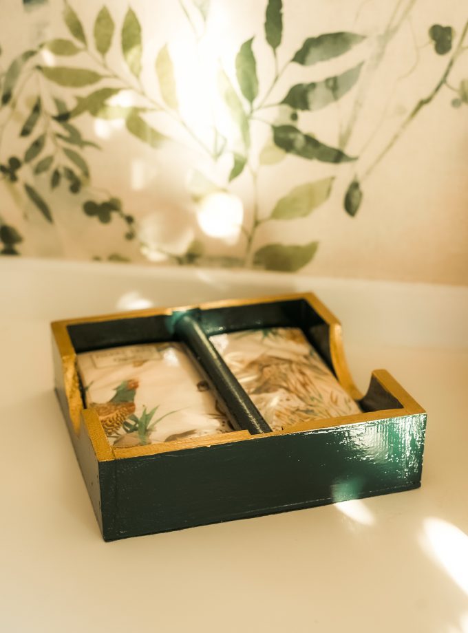 Servilletero de madera verde carruaje