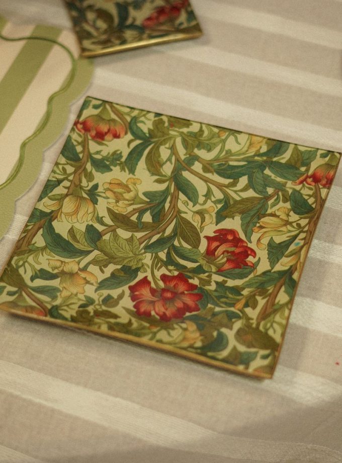 Fuente Cuadrada Alicia 30x30cm